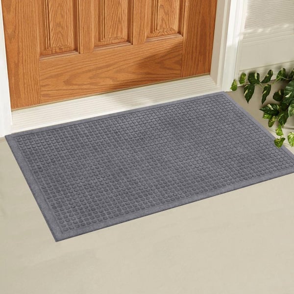 https://images.thdstatic.com/productImages/06a40374-7bd0-451f-a249-6aa216537467/svn/dark-grey-a1-home-collections-door-mats-a1hcpr003-ep09-fa_600.jpg