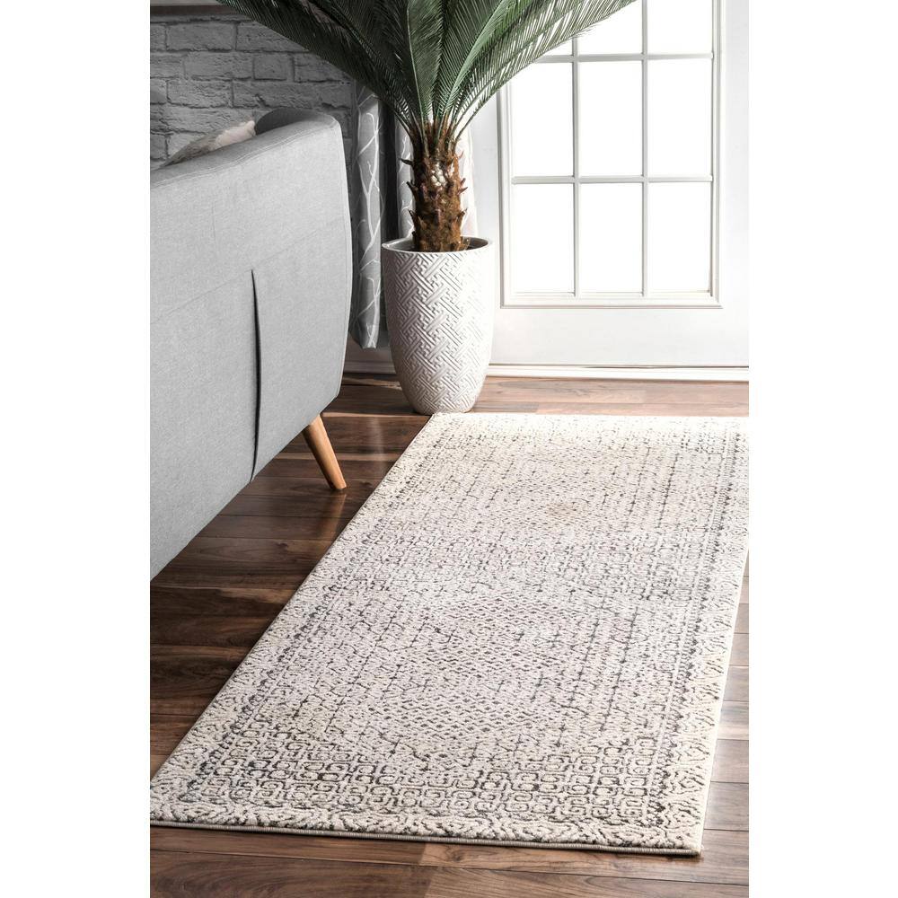 Exie Light Gray Moroccan Geometric 3x5 Area Rug