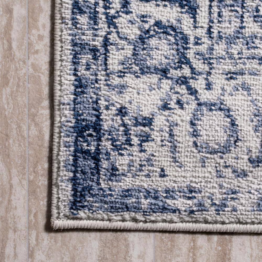 Elegant Navy/Ivory Persian Medallion 4' x 6' Synthetic Area Rug