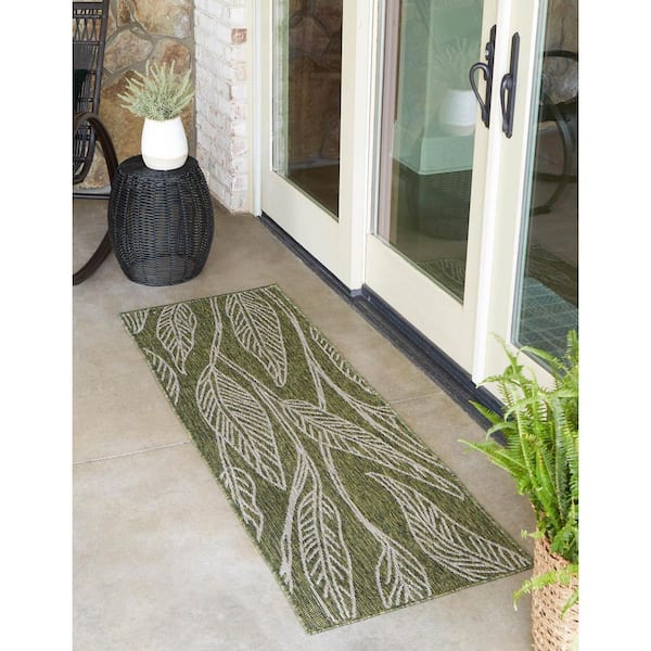 Outdoor Leaf Green 2 ft. x 6 ft. Runner Rug