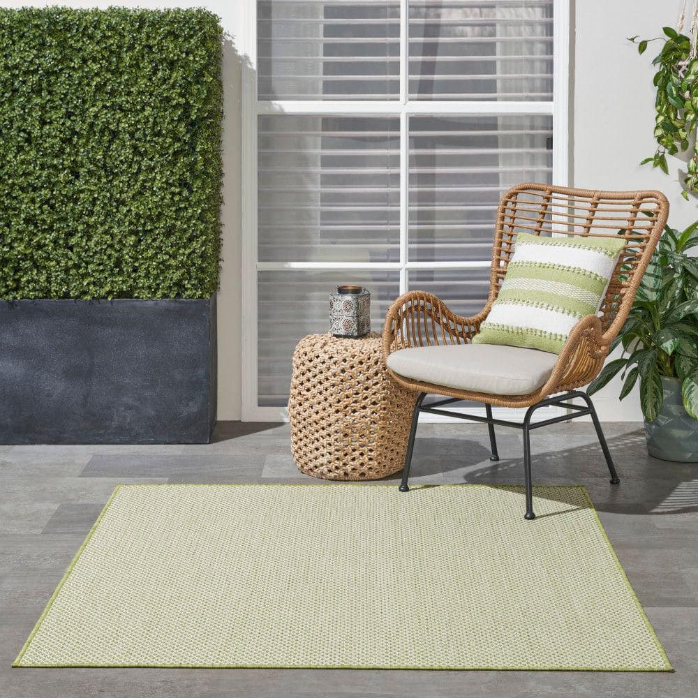 Courtyard Ivory Green 4' Square Geometric Outdoor Rug