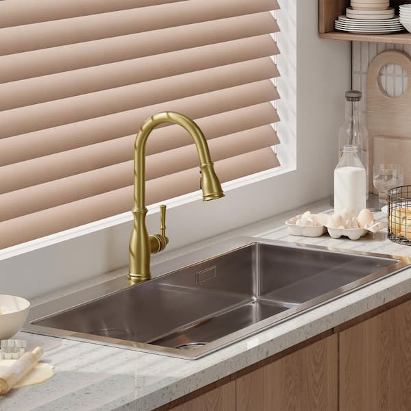 3-Spray Patterns Single Handle Pull Down Sprayer Kitchen Faucet with Deck Plate and Ceramic Cartridge in Brushed Gold