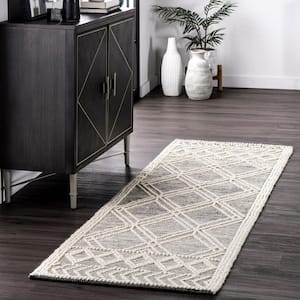 Natti Contemporary Trellis Gray 2 ft. 6 in. x 6 ft. Indoor Runner Rug