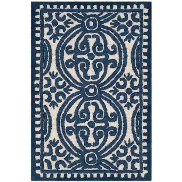 SAFAVIEH Cambridge Ivory/Navy Doormat 2 ft. x 3 ft. Geometric Area Rug