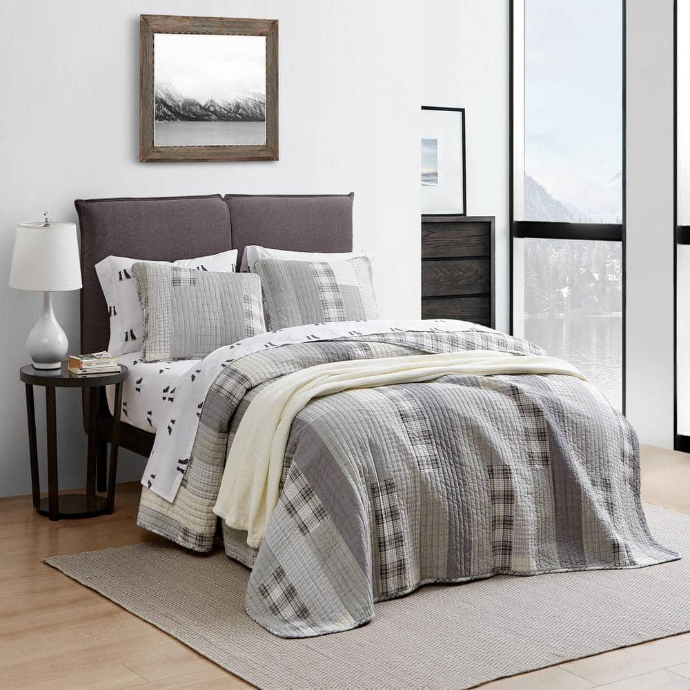 https://images.thdstatic.com/productImages/0754b403-7b5e-4a77-96be-94219aa26444/svn/eddie-bauer-bedding-sets-200403-64_1000.jpg