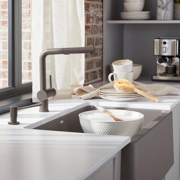 Blanco LINUS Single-Handle Pull-Out Sprayer Kitchen Faucet in
