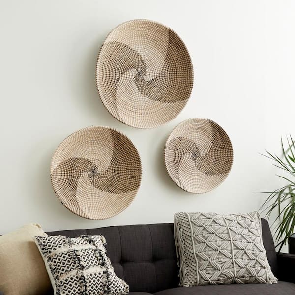 Litton Lane Seagrass Brown Handmade Spiral Basket Plate Wall Decor (Set of 3)