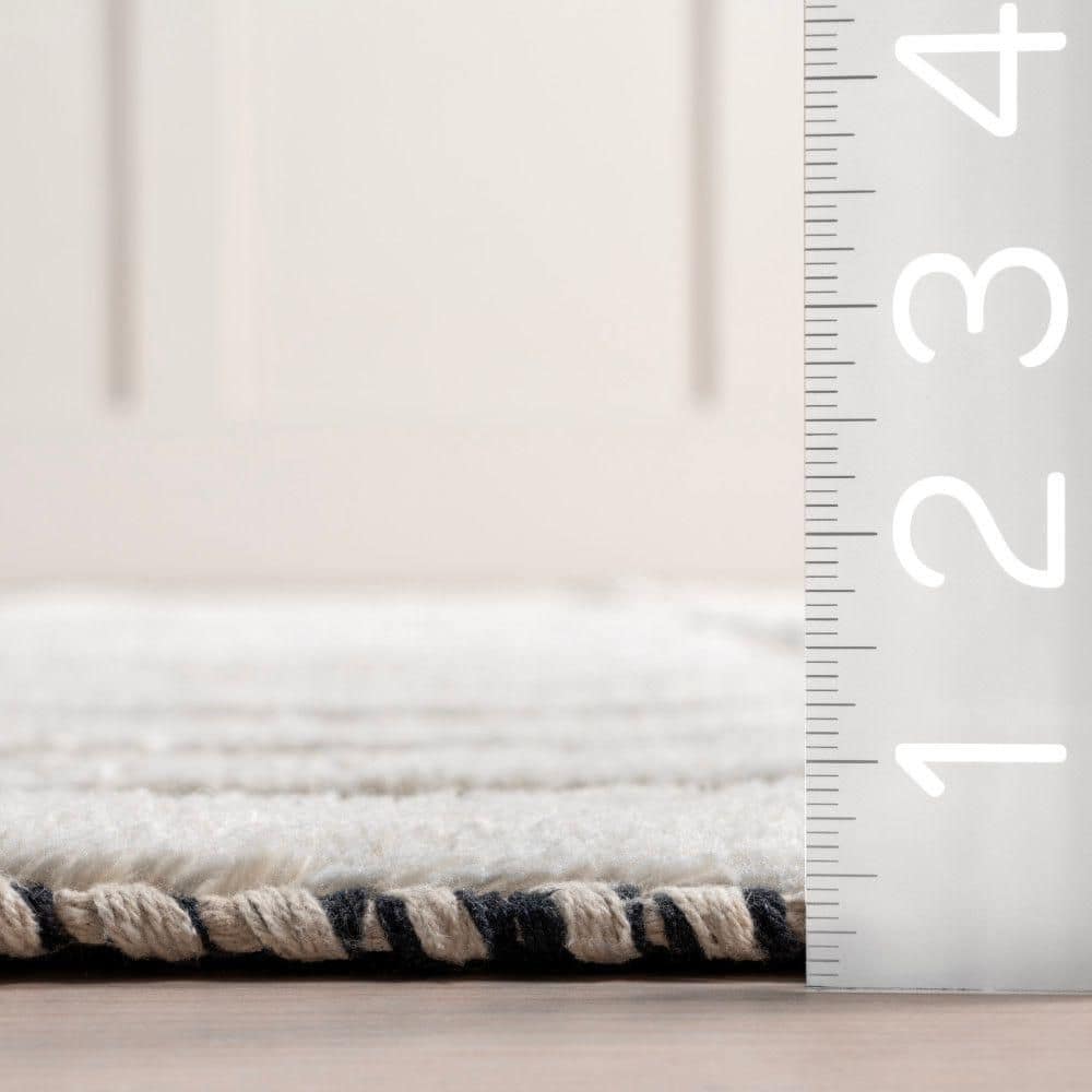 Ivory Tufted Rectangular Wool and Cotton Area Rug, 5' x 8'