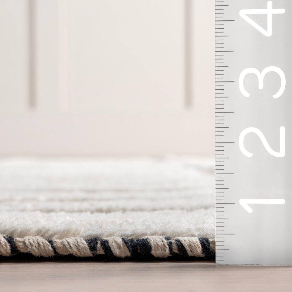 Ivory and Gray Tufted Wool Cotton 6' x 9' Area Rug