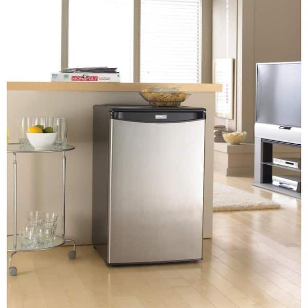  Danby DAR044A6DDB Contemporary Classic 4.4 Cu.Ft. Mini Fridge,  Compact Refrigerator for Bedroom, Living Room, Bar, Dorm, Kitchen &  BLACK+DECKER Digital Microwave Oven : Home & Kitchen