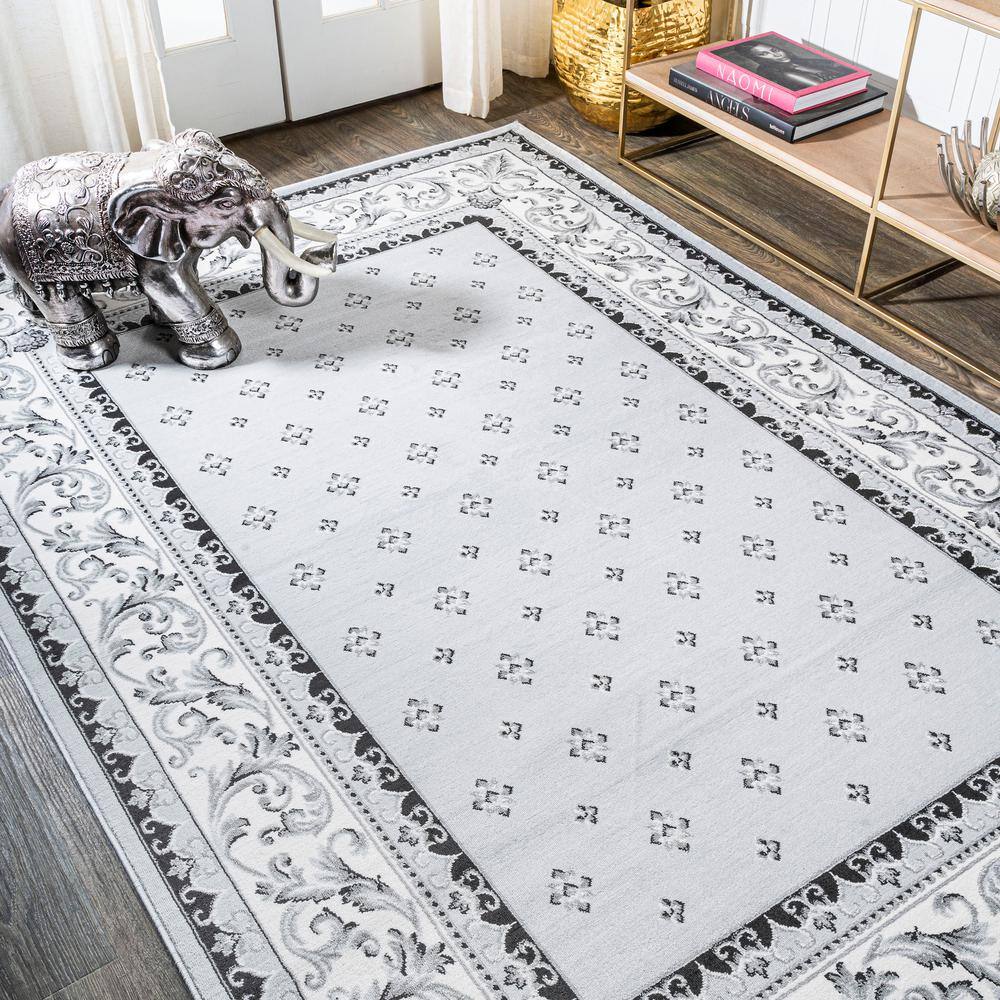 Light Gray and Cream Synthetic Reversible 4' x 6' Area Rug