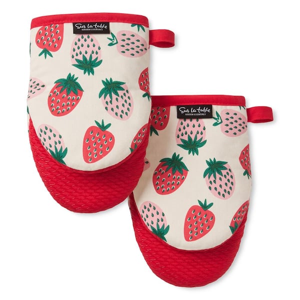 SUR LA TABLE KITCHEN ESSENTIALS Quirky Strawberries Fruit Cotton Mini Oven Mitt Set Pink/Green/Cream 5.5 in. x 8 in. (2-Pack)