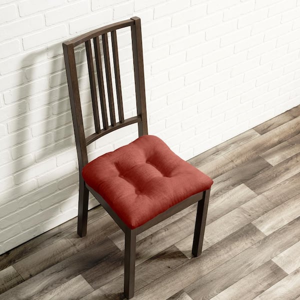 https://images.thdstatic.com/productImages/08223658-44b2-419a-876f-29d5e61ec292/svn/red-ellis-curtain-chair-pads-717547035234-31_600.jpg