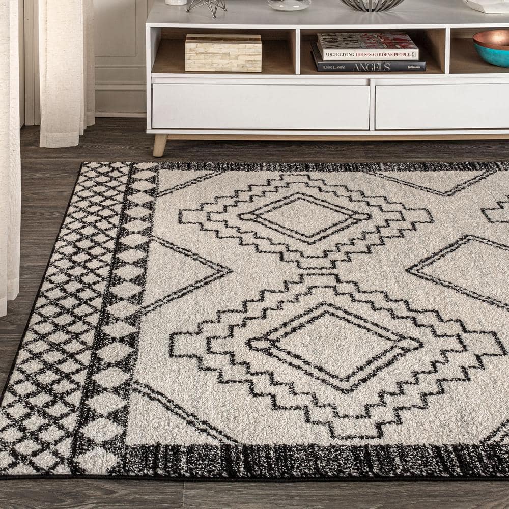Amir Moroccan Cream and Black Geometric 4' x 6' Rug