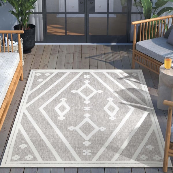 https://images.thdstatic.com/productImages/085a06ec-eab3-4a32-be0d-eea51d556ebd/svn/charcoal-grey-well-woven-outdoor-rugs-sil-37-8-e1_600.jpg