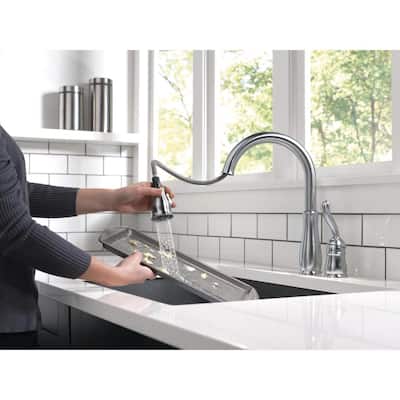 Leland Single-Handle Pull-Down Sprayer Kitchen Faucet in Arctic Stainless Featuring MagnaTite Docking