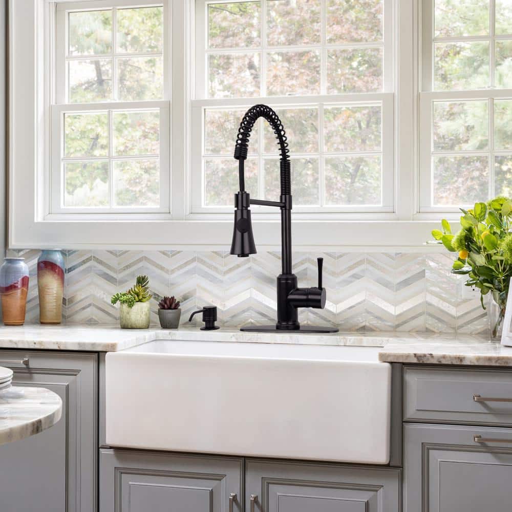 Matte Black Single Handle Pull Down Kitchen Faucet