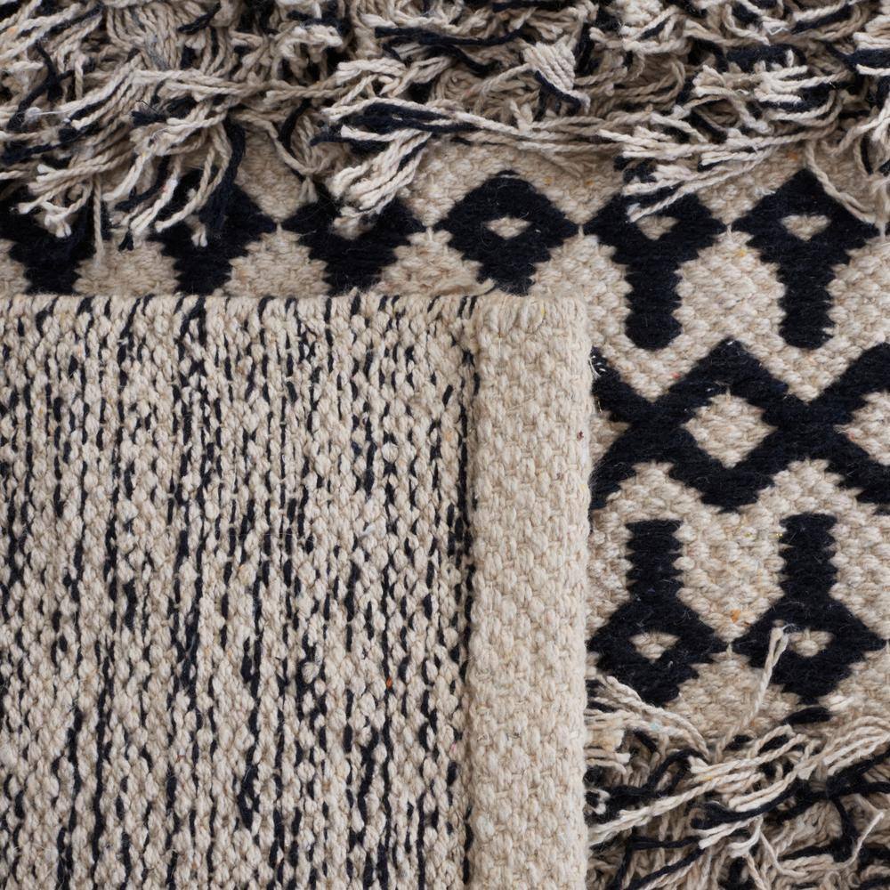 Handwoven Black and Ivory Wool-Cotton Blend Beach House Rug - 3x5 Feet
