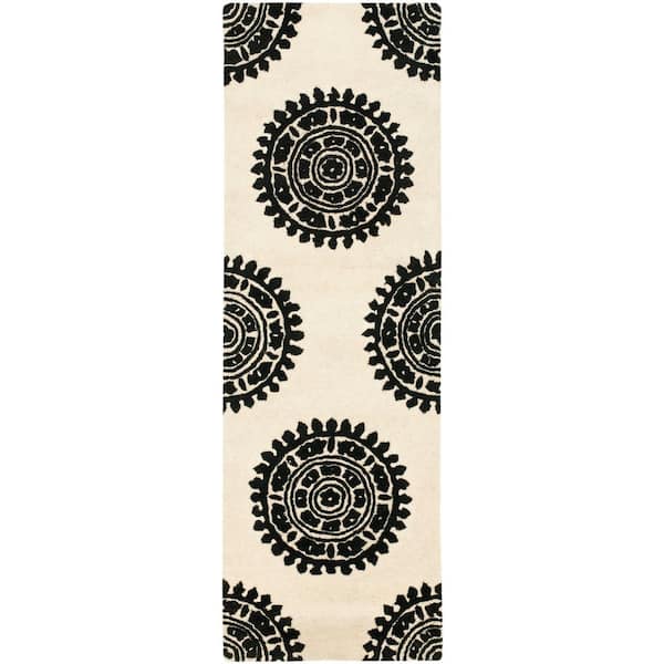 Soho 3 ft. x 12 ft. Ivory/Black Geometric Radial Runner Rug