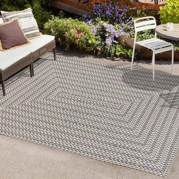 JONATHAN Y Chevron Modern Concentric Squares Black/Light Gray 8 ft. x 10 ft. Indoor/Outdoor Area Rug