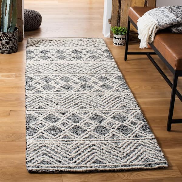 Micro-Loop Ivory/Black 2 ft. x 7 ft. Geometric Runner Rug