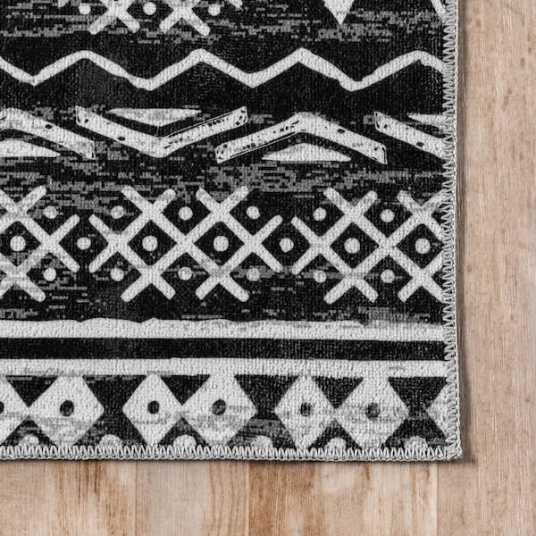 https://images.thdstatic.com/productImages/08f240f1-8c40-4c68-b06c-813dccf919ee/svn/charcoal-nuloom-area-rugs-birv51a-406-4f_600.jpg