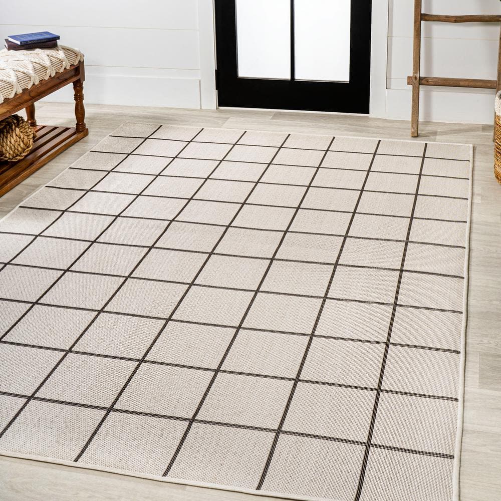 Mid-Century Modern Geometric Black Synthetic Indoor/Outdoor Rug