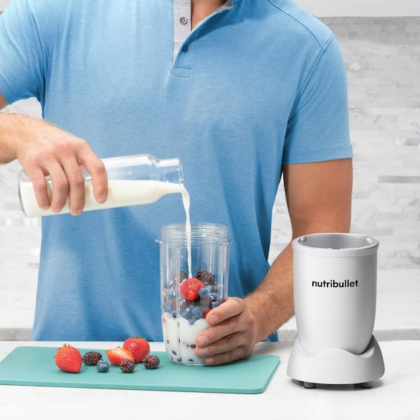 https://images.thdstatic.com/productImages/091329ca-06ca-45a5-90a9-4198d5fba4be/svn/matte-white-nutribullet-countertop-blenders-nb9-0901aw-66_600.jpg