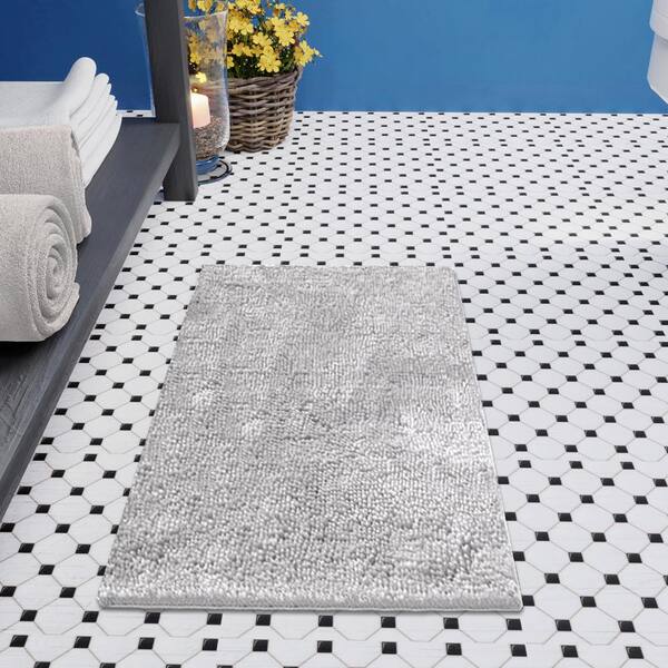 https://images.thdstatic.com/productImages/09504ae0-cc85-44fc-9c10-09548c862125/svn/lt-gray-resort-collection-bathroom-rugs-bath-mats-ymb005497-4f_600.jpg