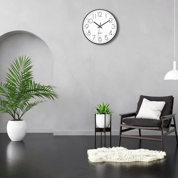 Afoxsos 14 in. Black and White Analog Plastic Battery Operated