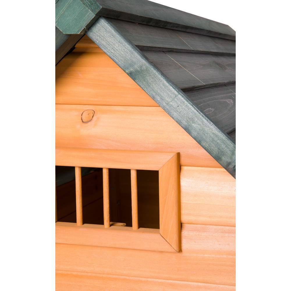 Medium Cedar Insulated Dog House with Porch