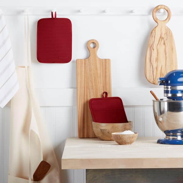 Ribbed Soft Silicone Paprika Red Pot Holder Set (2-Pack)
