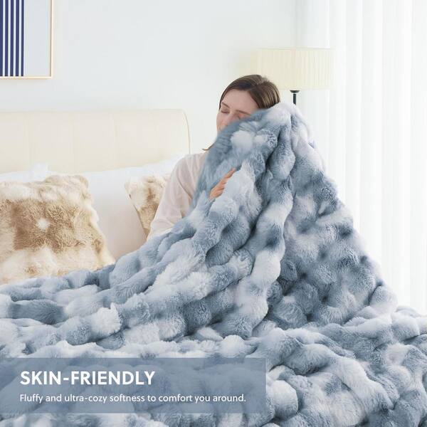 GHOUSE ILTB Tie-dyed Blue Faux Rabbit Fur 60 in. x 80 in