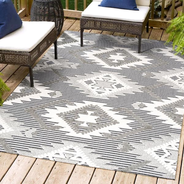 Sumak High-Low Pile Neutral Diamond Kilim Gray/White/Black 8 ft. x 10 ft. Indoor/Outdoor Area Rug