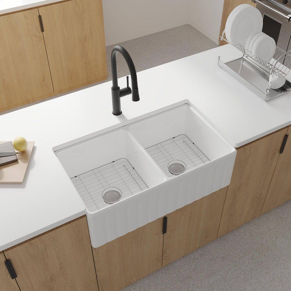 Fireclay 33 in. W Double Basin Farmhouse Kitchen Sink With Grid And Straine