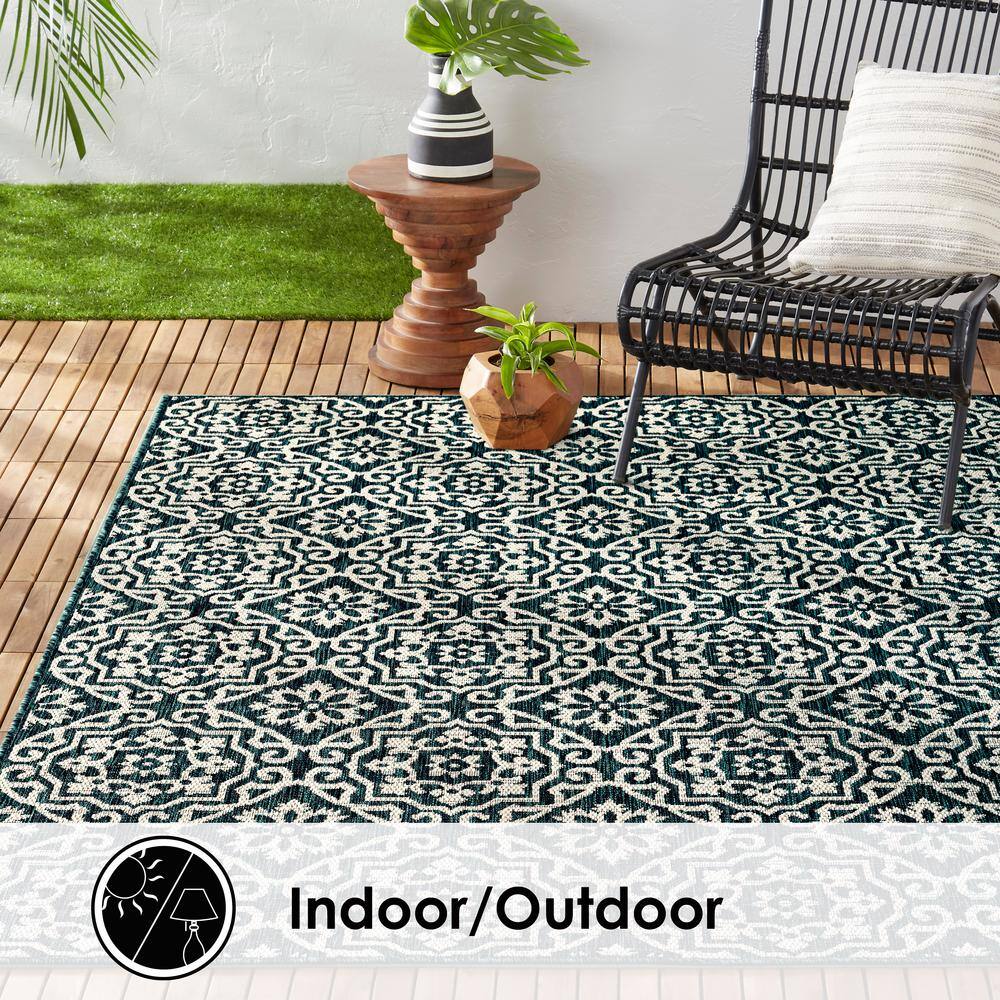 Navy Blue and Ivory Geometric Synthetic Indoor/Outdoor Rug