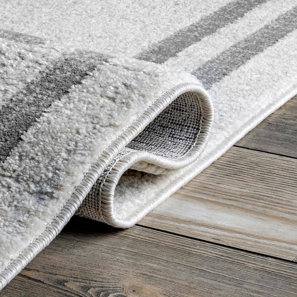 Gray Rectangular Reversible Synthetic Area Rug 5' x 7'
