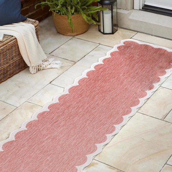 Alice Classic Cottage 2-Tone Scalloped Light Rose/Cream 2 ft. x 8 ft. Indoor/Outdoor Shaped Runner Rug