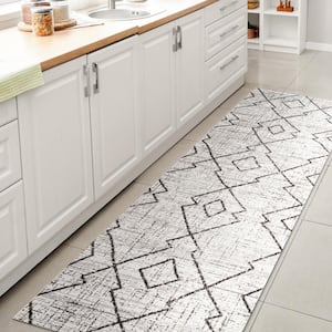 Carwa Ivory/Black 2 ft. x 8 ft. Tribal Diamond Trellis Indoor/Outdoor Area Rug