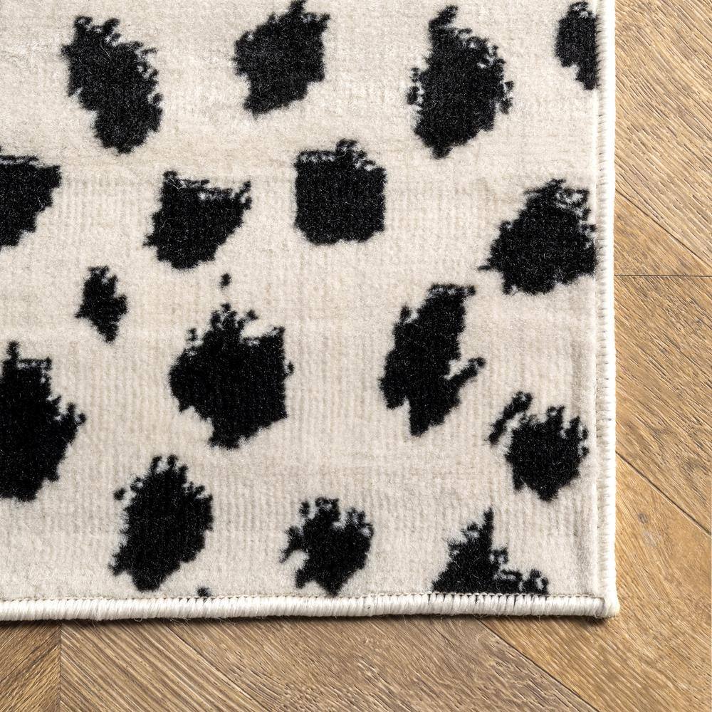 Leopard Print Black and White 8' x 10' Synthetic Area Rug