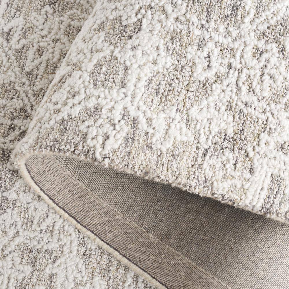 Ivory and Silver 6' x 9' Hand-Tufted Wool Area Rug