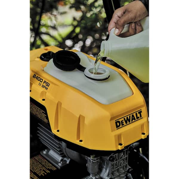 DEWALT Electric Pressure Washer, Cold Water, 2400-PSI, 1.1-GPM, Corded  (DWPW2400)