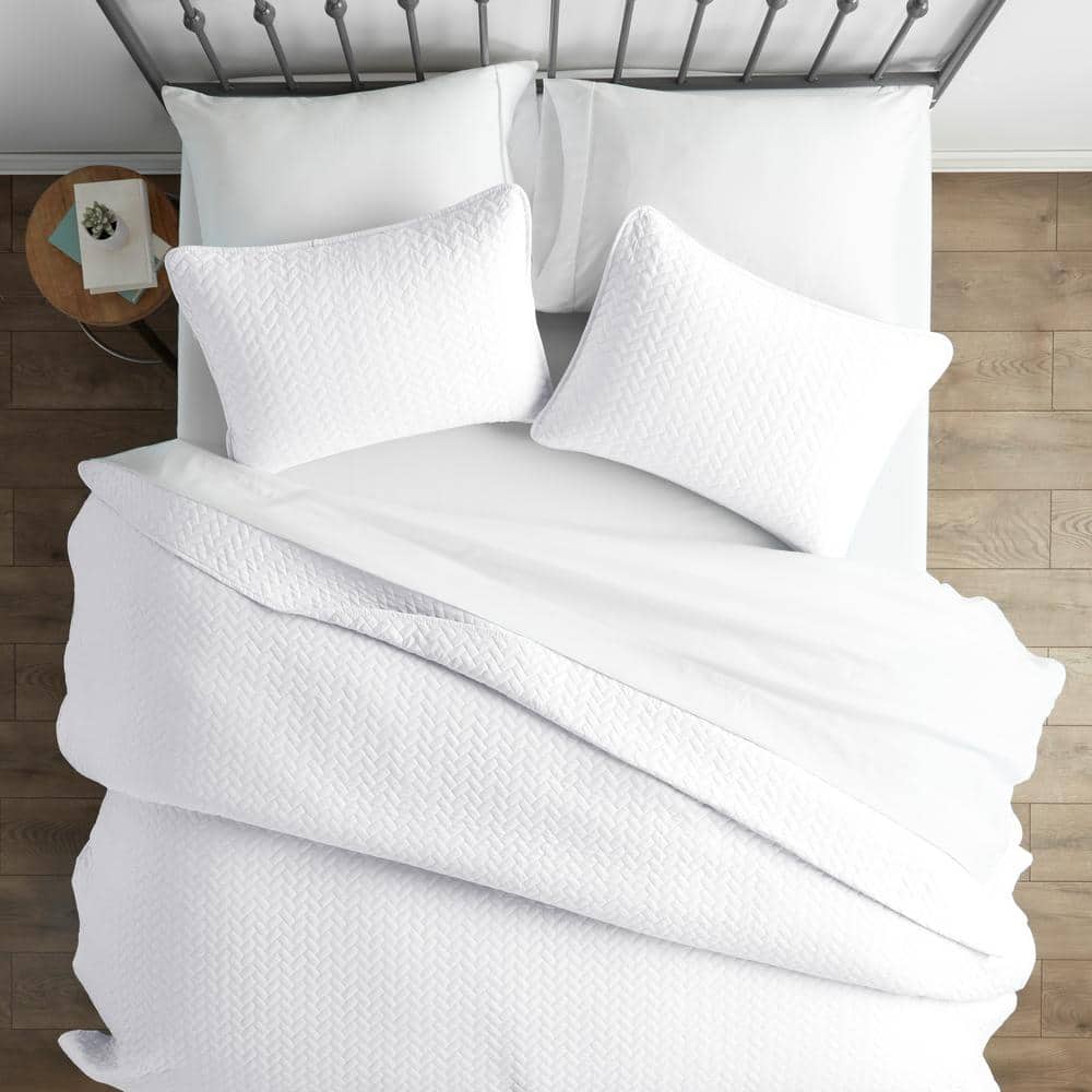 King White Quilted Microfiber Coverlet Set