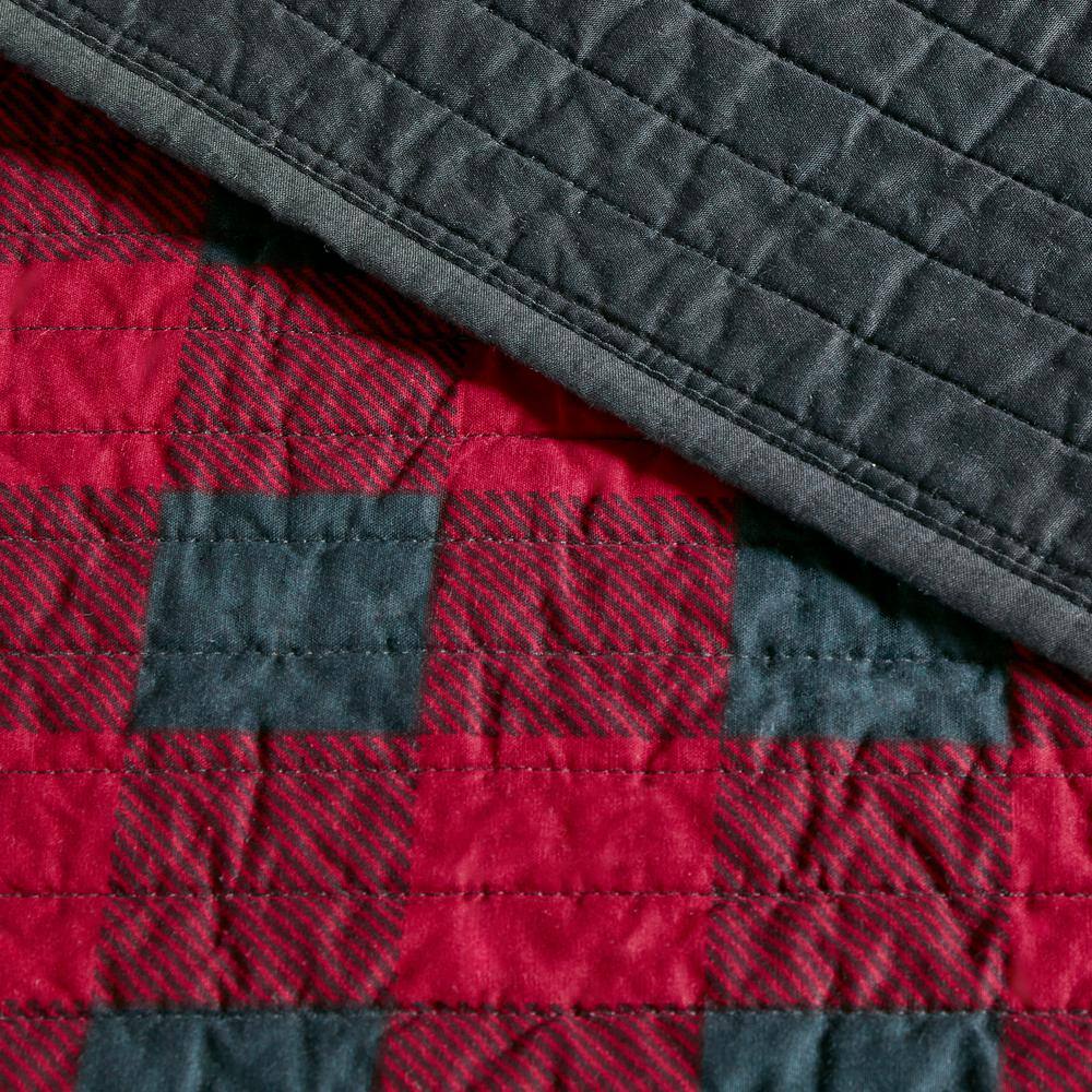 Red and Black Cotton Reversible Full Quilt Set