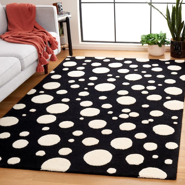 SAFAVIEH Cambridge 5 ft. x 8 ft. Black/Ivory High-Low Dots Area