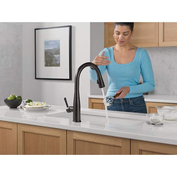 Delta Essa Touch/Touchless Venetian Bronze 16 in. H Pull Down