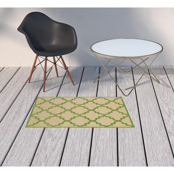 Green 2 ft. x 3 ft. Loomed Geometric Polypropylene Rectangle Indoor/Outdoor Area Rug