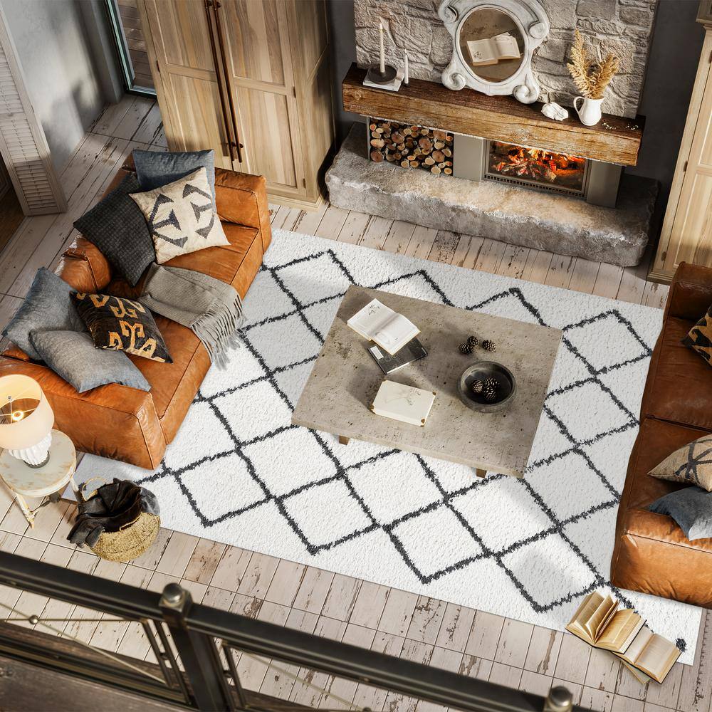 4' x 6' Black Diamond Shag Synthetic Area Rug