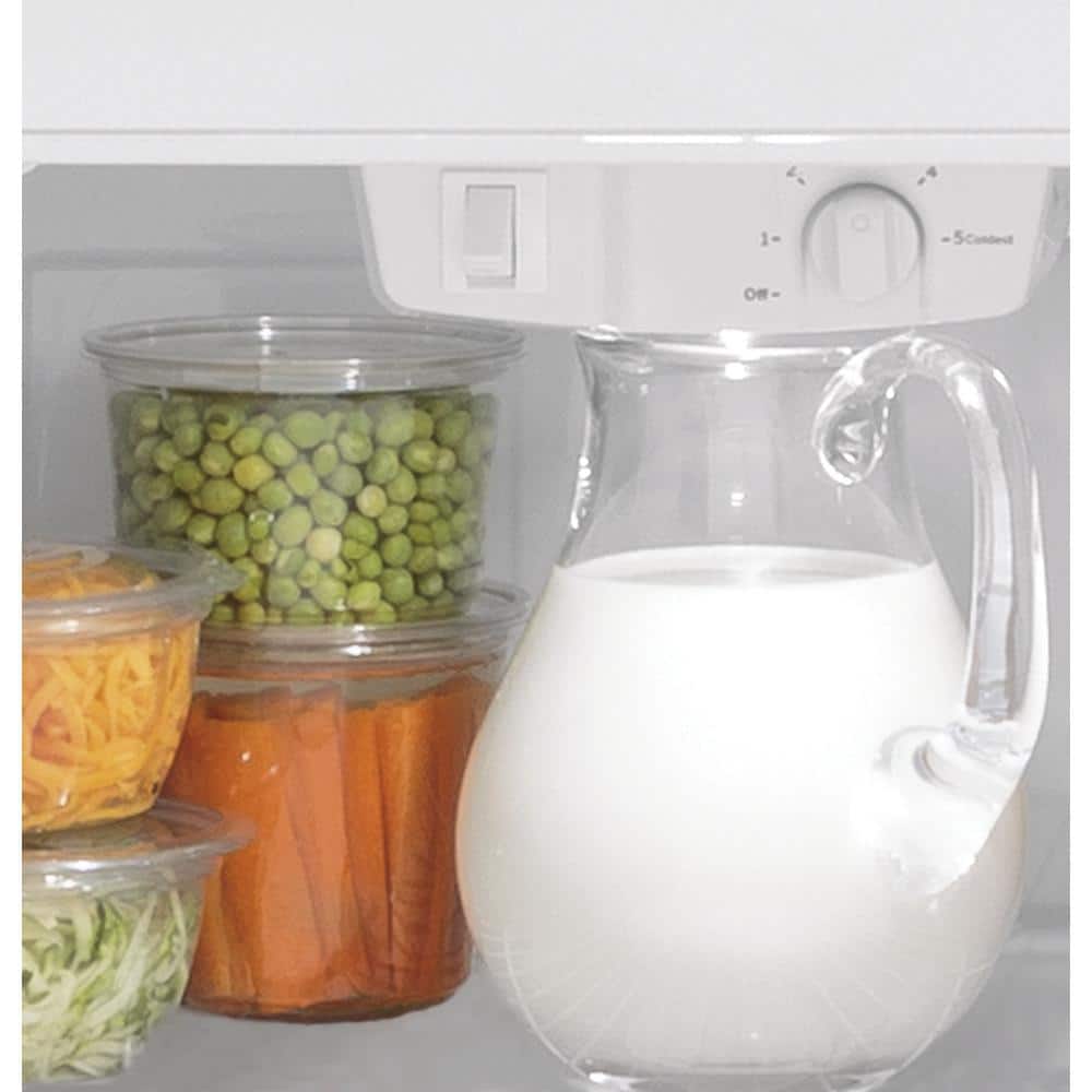 Smudge Resistant Stainless Steel 21.9 cu. ft. Top Freezer Refrigerator