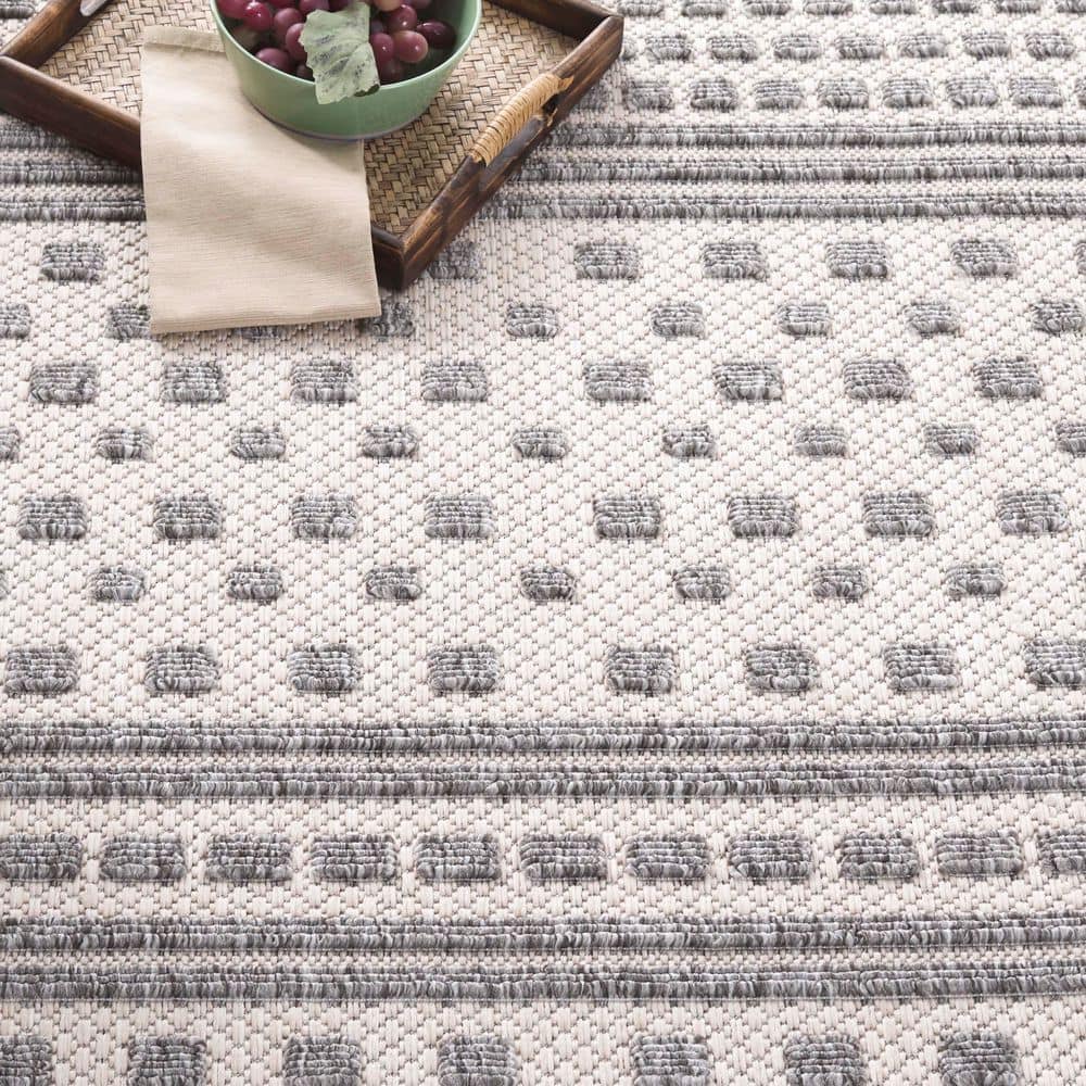Gray Geometric Easy Care Stain-Resistant Runner Rug 2'3" x 8'